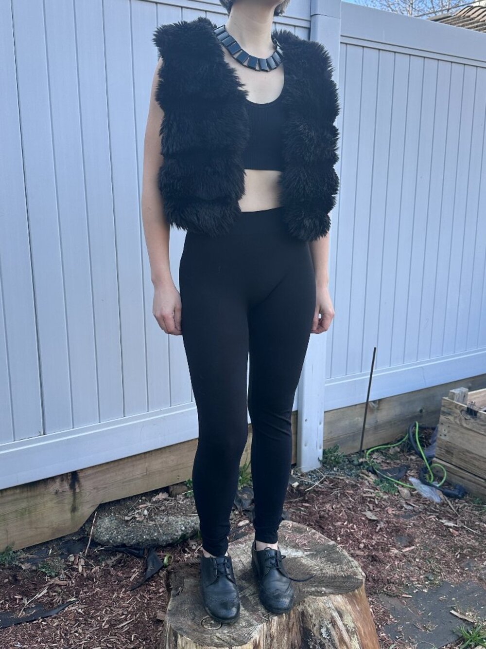 Tintinjia Black Faux Fur Vest